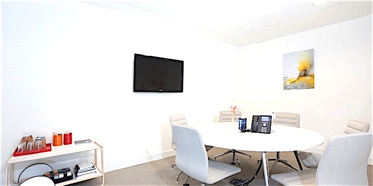 Meeting room 2 An inspiring environment where ideas develop, businesses build and relationships evolve, whether you're looking for office space, coworking or meeting rooms in Amsterdam. Spaces Herengracht is a creat